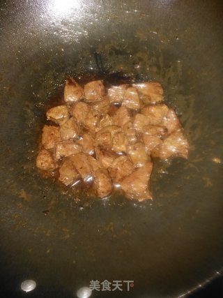 蒜香口蘑牛肉粒????的做法步骤：9