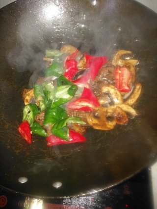 蒜香口蘑牛肉粒????的做法步骤：12
