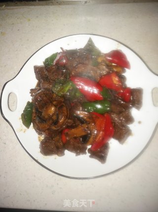 蒜香口蘑牛肉粒????的做法步骤：15