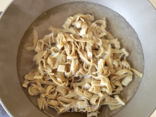 韭菜炒毛肚的做法步骤：4
