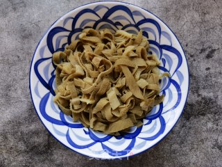 韭菜炒毛肚的做法步骤：5
