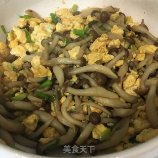鸡蛋炒蟹味菇的做法步骤：7