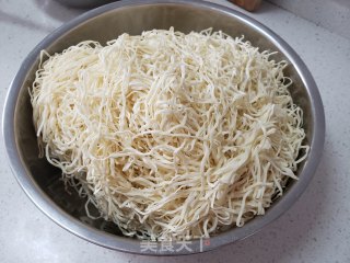 黄豆芽豇豆肉丝蒸面的做法步骤：1