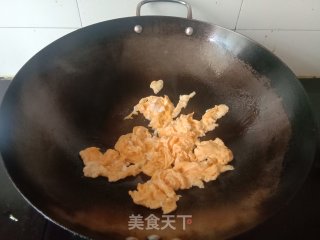 番茄鸡蛋炒虾仁的做法步骤：2