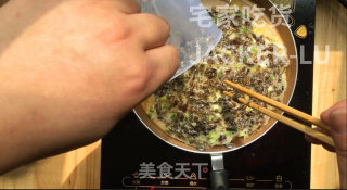 紫菜煎蛋饼，营养丰富，烹调方法简单，特别适合家庭制作。的做法步骤：3