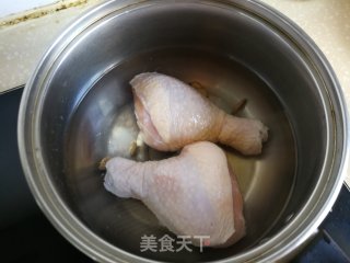 白切鸡腿的做法步骤：1