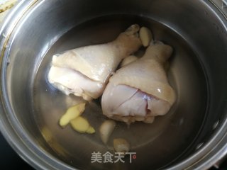 白切鸡腿的做法步骤：2