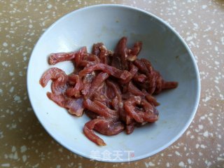 牛肉炒秋葵的做法步骤：1