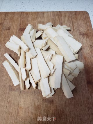 线椒炒豆干的做法步骤：2