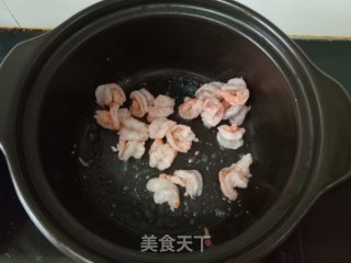 虾仁裙带菜豆腐汤的做法步骤：2