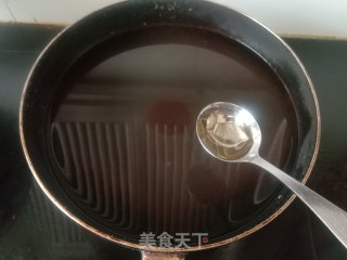 口蘑黑木耳炒肉片的做法步骤：2