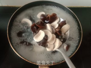 口蘑黑木耳炒肉片的做法步骤：4