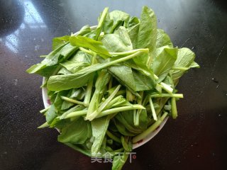 猪油渣炒菜心的做法步骤：2