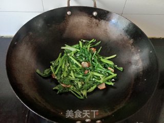 猪油渣炒菜心的做法步骤：7