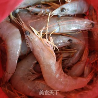 葱油大虾焖面的做法步骤：1