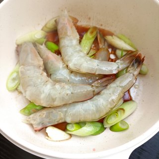 葱油大虾焖面的做法步骤：6