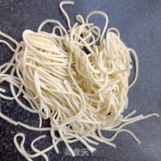 葱油大虾焖面的做法步骤：9
