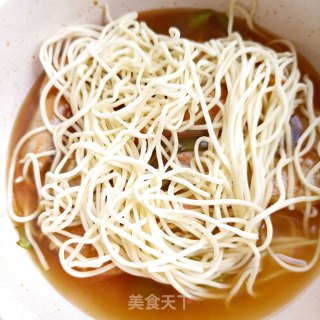 葱油大虾焖面的做法步骤：10