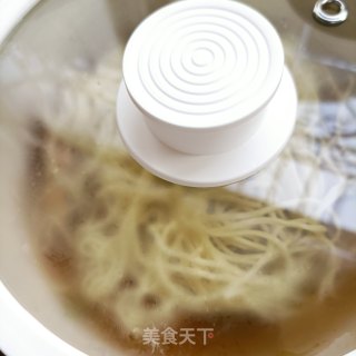 葱油大虾焖面的做法步骤：11