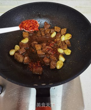 蒜香牛肉粒的做法步骤：10