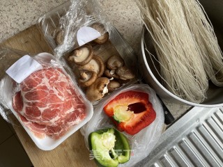 豆酱炒薯粉的做法步骤：1