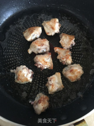 鸡翼梨球面的做法步骤：3