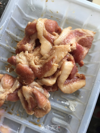 烤肉黄瓜蒜香面的做法步骤：2