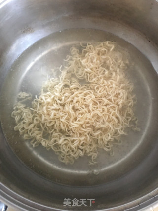 烤肉黄瓜蒜香面的做法步骤：6
