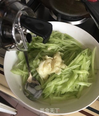烤肉黄瓜蒜香面的做法步骤：8