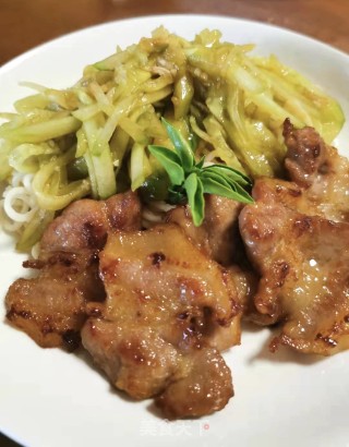 烤肉黄瓜蒜香面的做法步骤：11