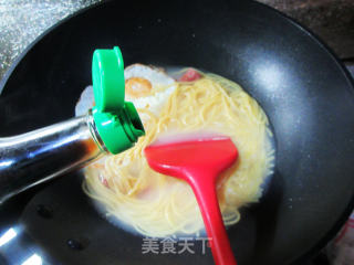 香肠鸡蛋玉米面条的做法步骤：8