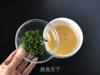 香葱鸡蛋吐司片的做法步骤：3