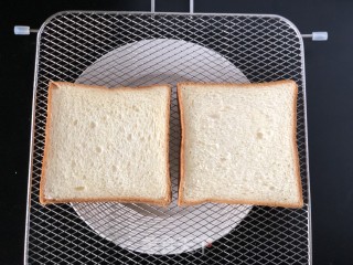 香葱鸡蛋吐司片的做法步骤：6
