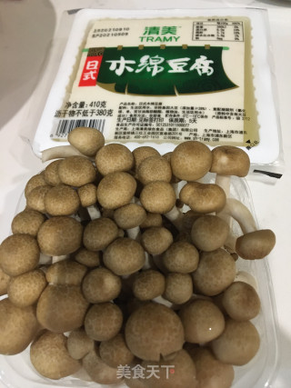 蟹味菇烧豆腐的做法步骤：1