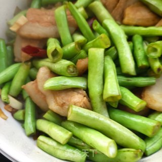 回锅肉炖豇豆角的做法步骤：10