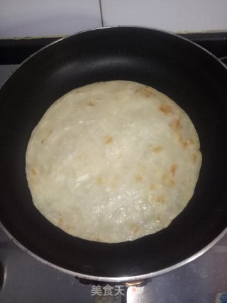 鸡蛋肉松手抓饼的做法步骤：3