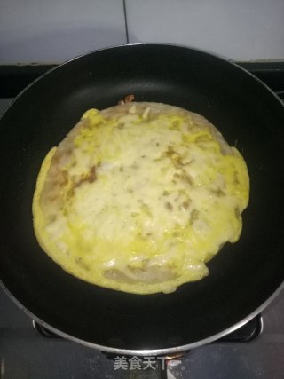鸡蛋肉松手抓饼的做法步骤：7