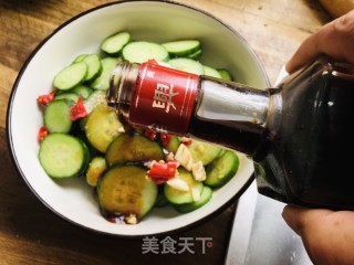 炝拌乳瓜的做法步骤：4