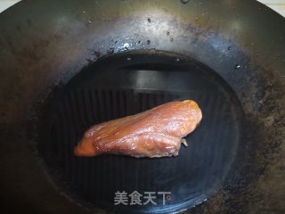 韭菜花炒鸡胸肉的做法步骤：1