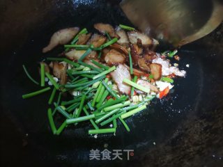 韭菜花炒鸡胸肉的做法步骤：8