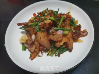 韭菜花炒鸡胸肉的做法步骤：10