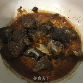香菜牛腩汤面的做法步骤：3