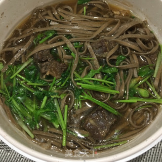 香菜牛腩汤面的做法步骤：5