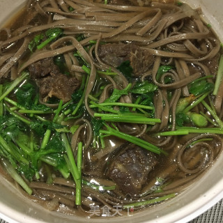 香菜牛腩汤面的做法步骤：7