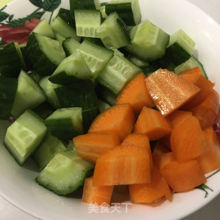牛肉粒炒双色丁的做法步骤：2