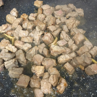 牛肉粒炒双色丁的做法步骤：6