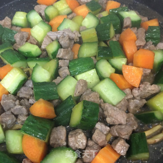 牛肉粒炒双色丁的做法步骤：7