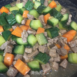 牛肉粒炒双色丁的做法步骤：8