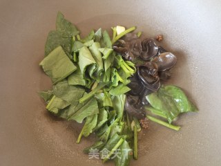 菠菜虾仁捞面的做法步骤：6