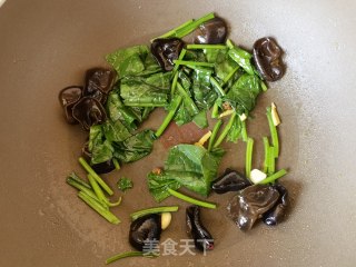 菠菜虾仁捞面的做法步骤：7